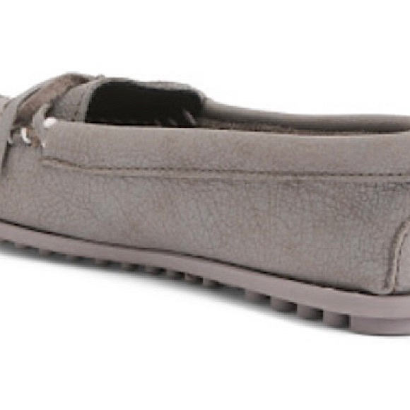 NWT MINNETONKA Leather Tie Moccasin Flats - Picture 2 of 2